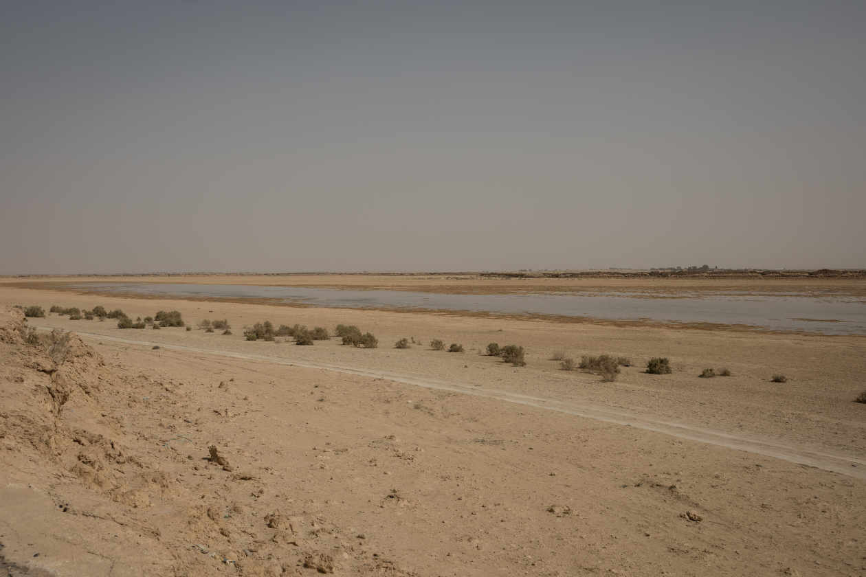 Lake Sawa in Iraq, 6 July 2022. The lake is filled with only 5 percent to 10 percent of its initial area. Photo: Laurence Geai / Le Monde