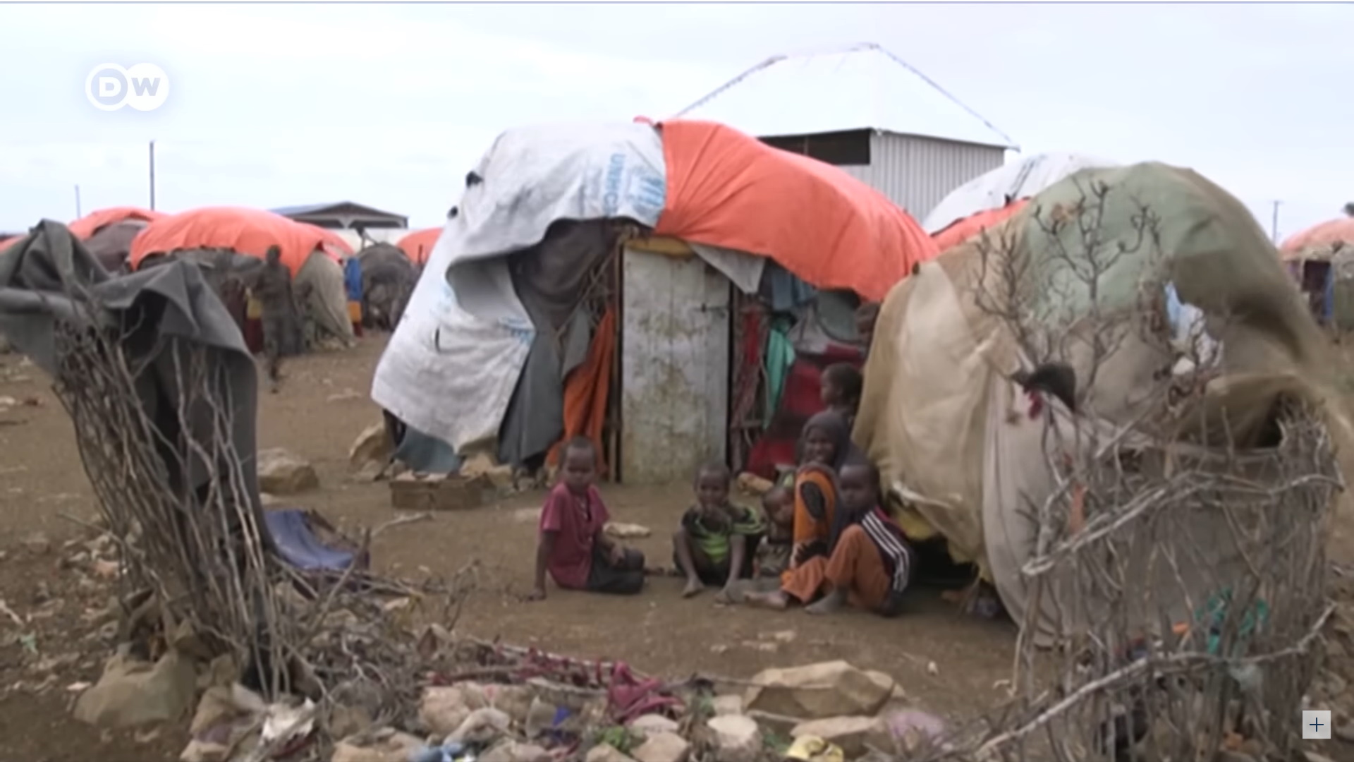 Children huddle in a refugee camp in Somalia during the drought of 2022, after four failed rainy seasons have driven millions of people to the brink of famine. Photo: DW