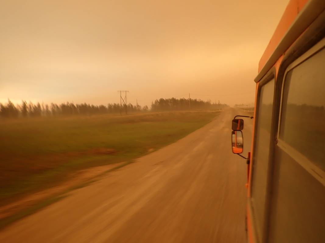 In the summer months, forest fires cover large parts of the Republic of Sakha with dense smoke. Image from an expedition cruise in August 2021, during which sediments from numerous lakes were sampled. Photo: Ramesh Glückler