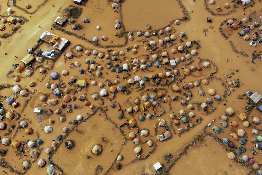 Huts made of branches and cloth provide shelter to Somalis displaced by drought on the outskirts of Dollow, Somalia, on Monday, 19 September 2022. Photo: Jerome Delay / AP Photo