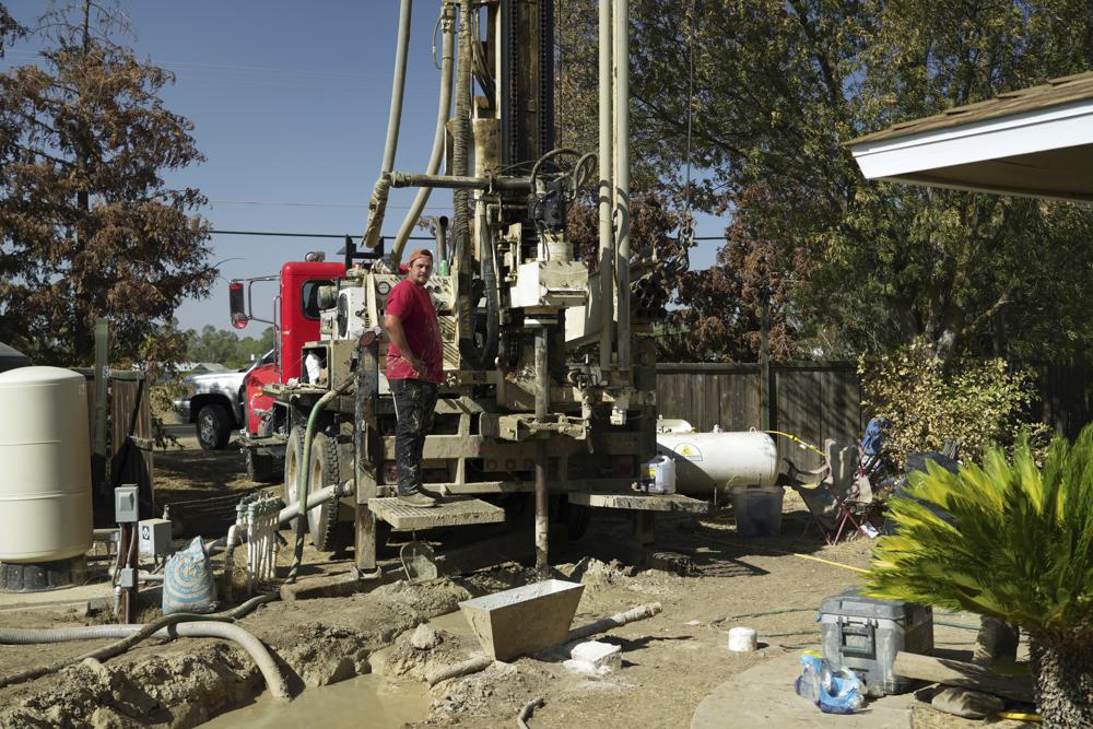 Ethan Bowles of Hefner and Drew Well Drilling operates a well-drilling rig at a home in Madera County, California, where many wells have gone dry this year on 14 September 2022. As California’s drought deepens, more rural communities are running out of water. “It’s been almost nonstop phone calls just due to the water table dropping constantly,” Bowles said. Photo: AP Photo / Terry Chea