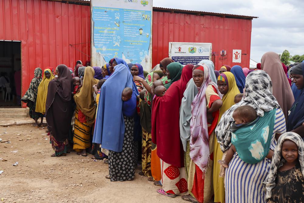 Somalis who left rural areas due to drought receive nutritional assistance at a camp for the internally displaced on the outskirts of Baidoa, in the Southwest State of Somalia, Wednesday, 12 October 2022. Photo: Geneva Costopulos / WFP / AP