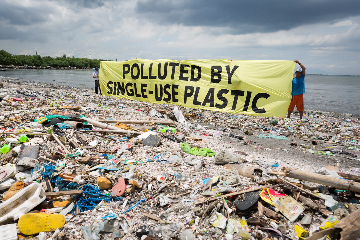 Greenpeace together with the #breakfreefromplastic coalition conduct a beach cleanup and brand audit on Freedom Island, Parañaque City on 4 October 2017. The activity aims to name the brands most responsible for the plastic pollution happening in our oceans. Photo: Greenpeace