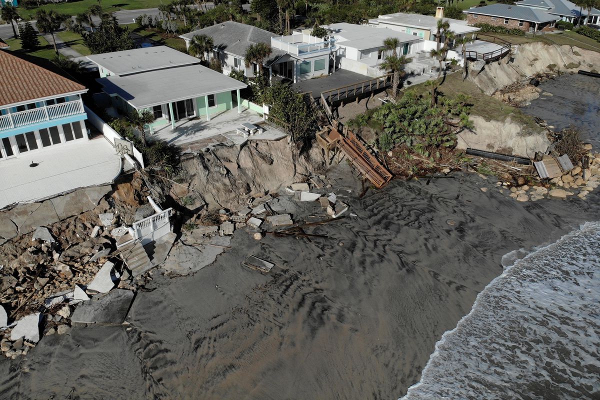 Aerial view of destroyed backyards of beachfront houses, after Hurricane Nicole made landfall on Florida’s east coast, in Daytona Beach Shores, Florida, U.S., 11 November 2022. Photo: Marco Bello / REUTERS