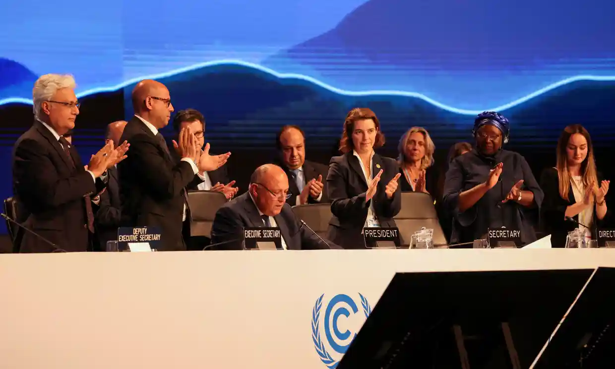 Delegates applaud as COP27 president Sameh Shoukry delivers a statement during the closing plenary at the climate summit in Red Sea resort of Sharm el-Sheikh on Sunday, 19 November 2022. Photo: Mohamed Abd El Ghany / Reuters