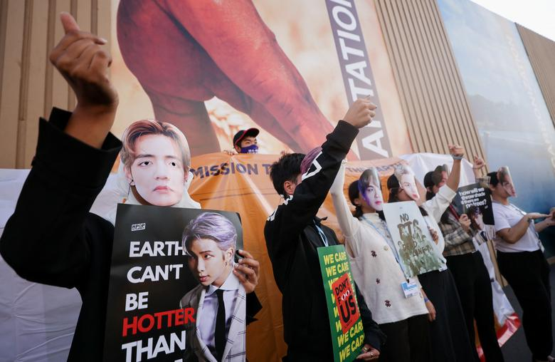Climate activists of the BTS ARMY protest against climate change at the Sharm El-Sheikh International Convention Centre, during the COP27 climate summit, in Sharm el-Sheikh, Egypt, 10 November 2022. Photo: Mohamed Abd El Ghany / REUTERS