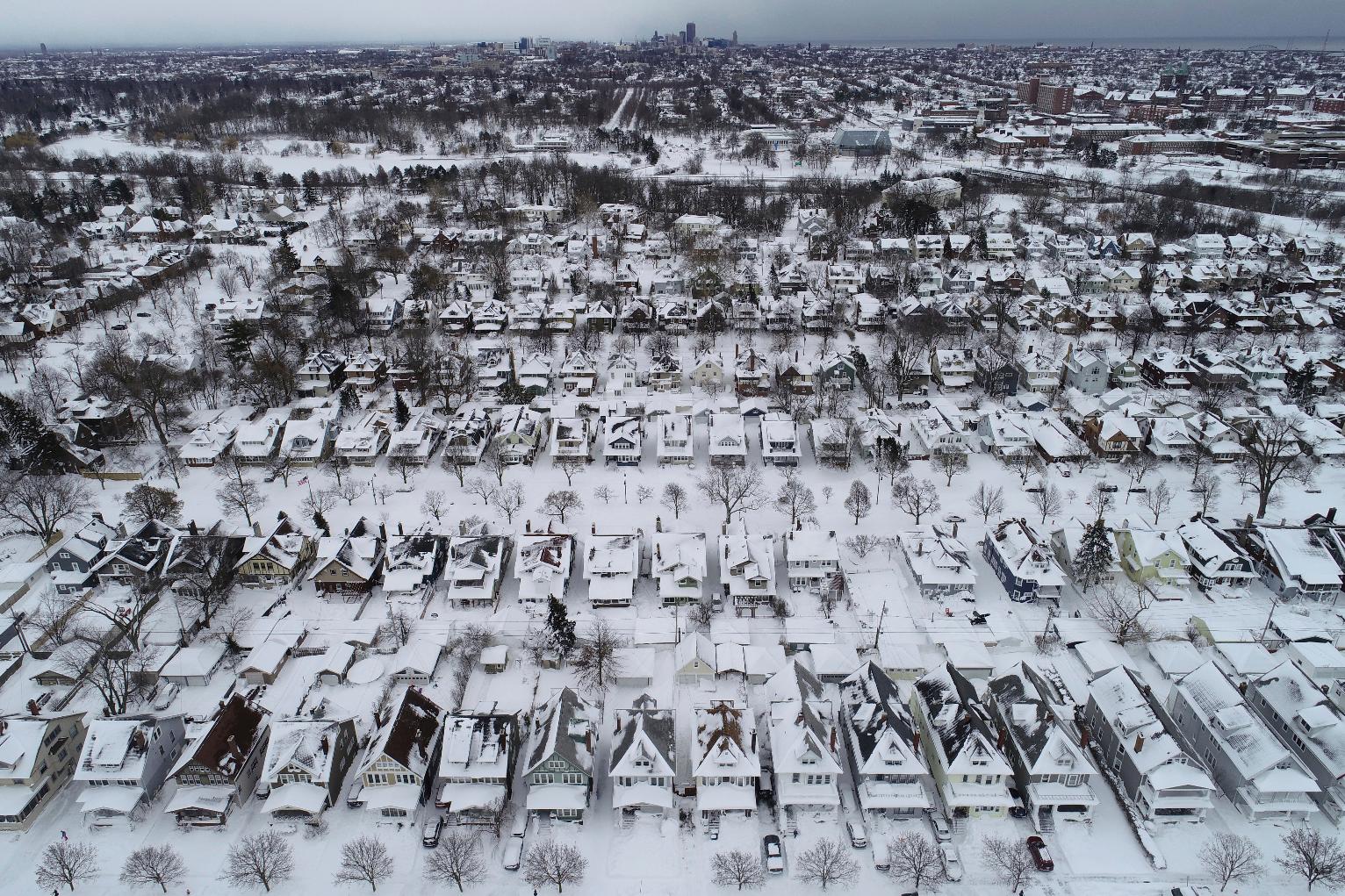 An aerial view of the 1901 Pan-American Exposition neighborhood in Buffalo, N.Y., which remains coated in a blanket of snow after an historic blizzard, Tuesday, 27 December 2022. State and military police were sent Tuesday to keep people off Buffalo’s snow-choked roads, and officials kept counting fatalities three days after western New York’s deadliest storm in at least two generations. Photo: Derek Gee / The Buffalo News / AP