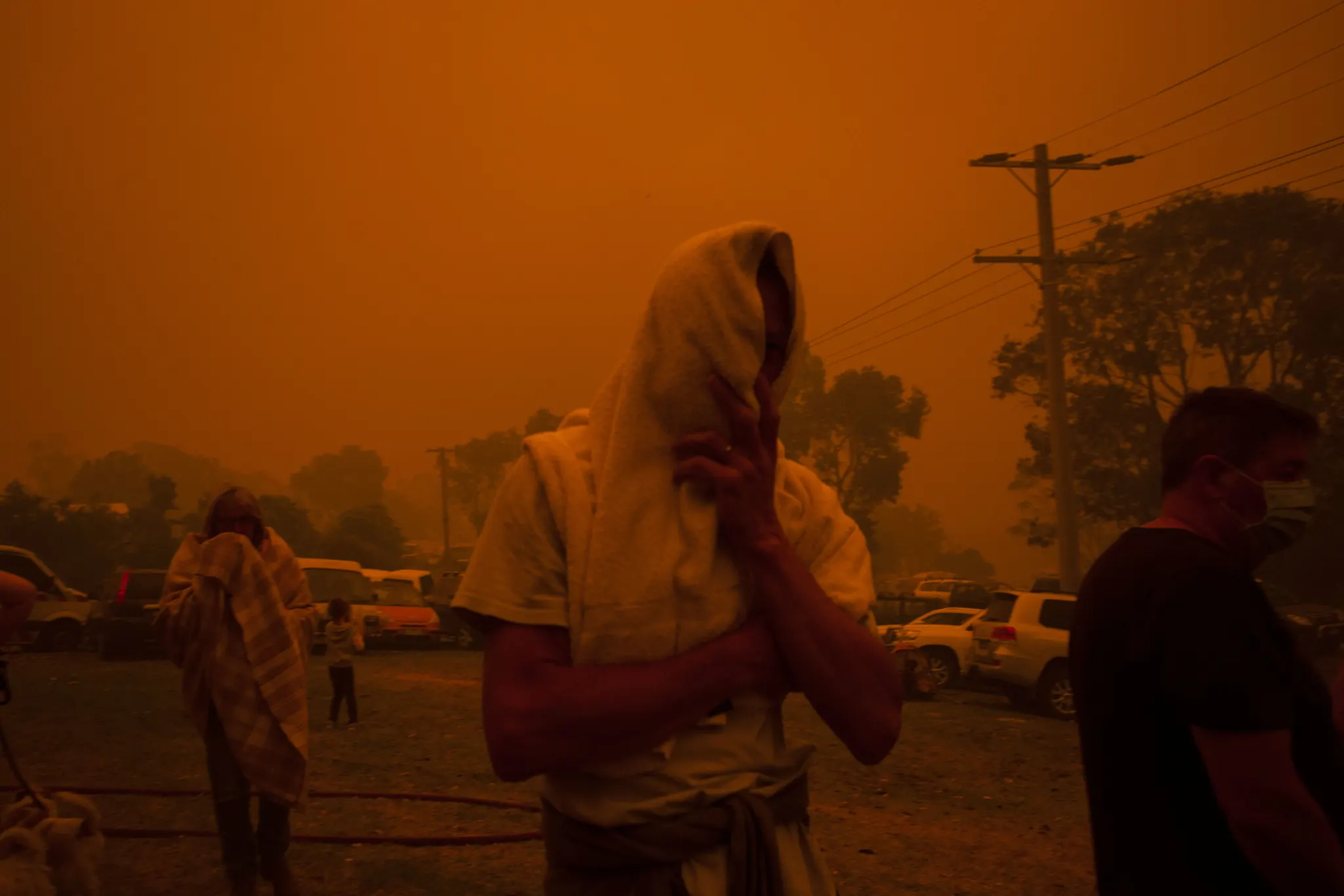 New Year’s Eve 2019: People seek shelter under heavy smoke at the Mallacoota Gymnasium relief centre during the Black Summer bushfires. Photo: Rachel Mounsey / The Sydney Morning Herald
