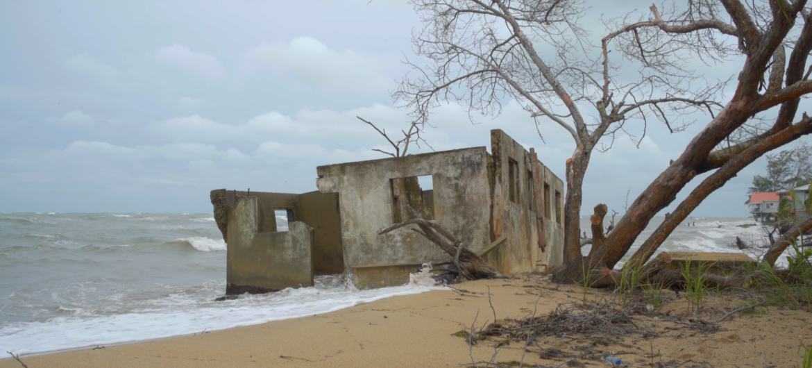 A house at Monkey River, a coastal village in south-east Belize, washed out to sea due to coastal erosion. Photo: Andrea Ocampo / UN Video