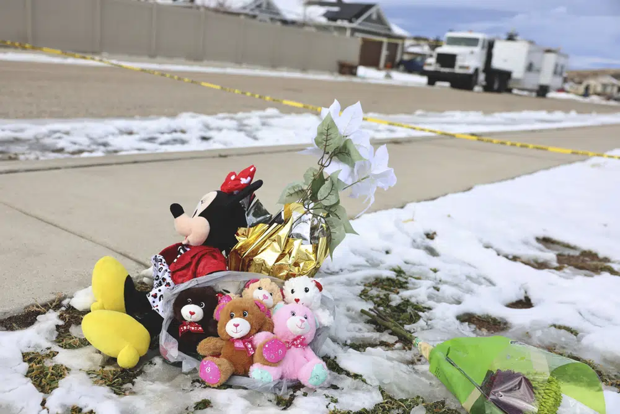Five stuffed animals left by the the Enoch Elementary School PTA are pictured at a makeshift memorial near the police tape at a home where eight members of a family were killed in Enoch, Utah, on Thursday, 5 January 2023. A Utah man fatally shot his five children, his mother-in-law and his wife, then killed himself two weeks after the woman had filed for divorce, according to authorities and public records. Photo: Laura Seitz / The Deseret News / AP