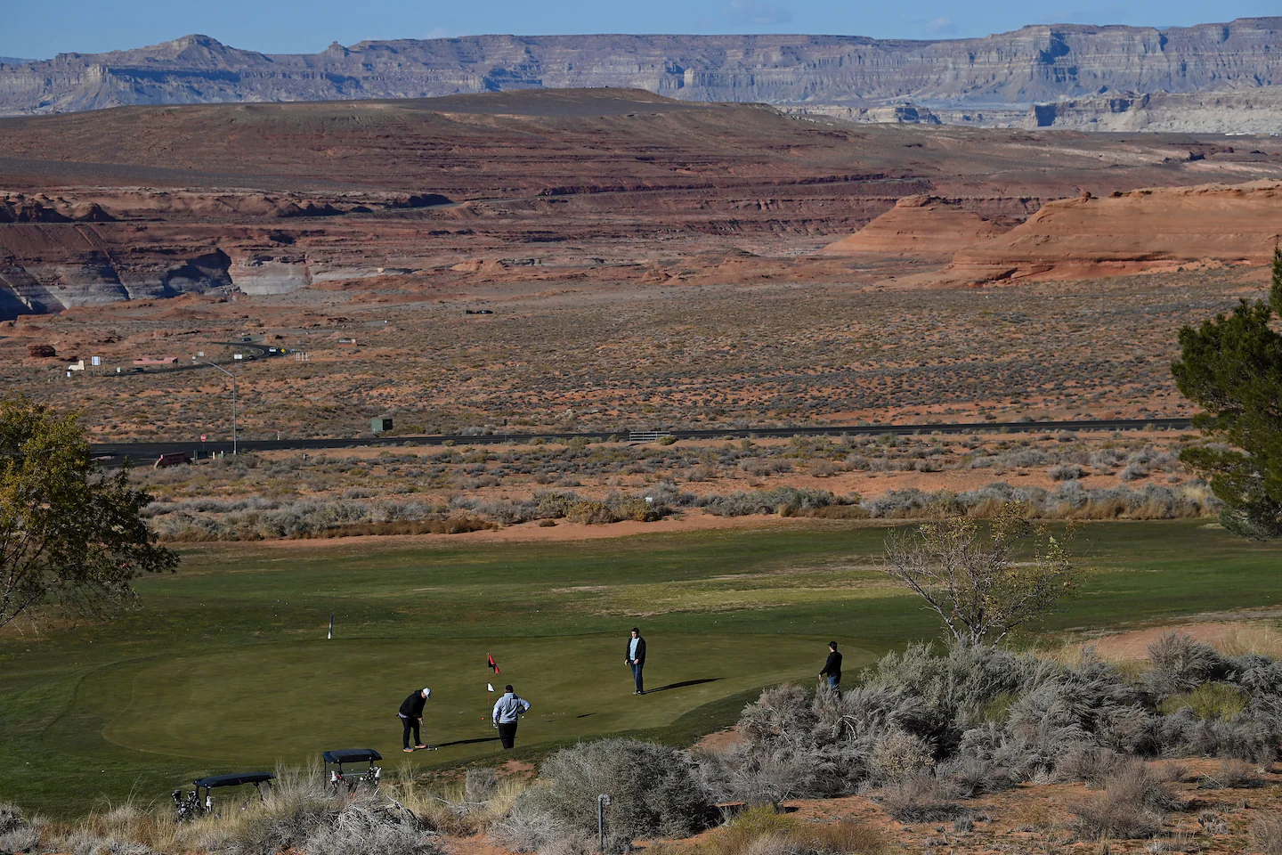 People play golf on the Lake Powell National Golf Course in Page, Arizona in March 2023. Photo: Joshua Lott / The Washington Post
