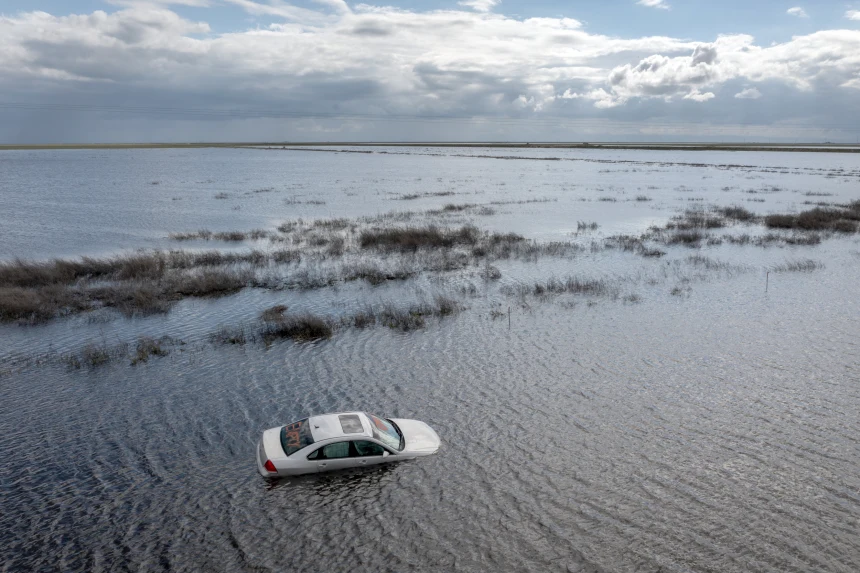 A car is stranded on a flooded road near Corcoran, California, on 23 March 2023. Photo: David McNew / Getty Images