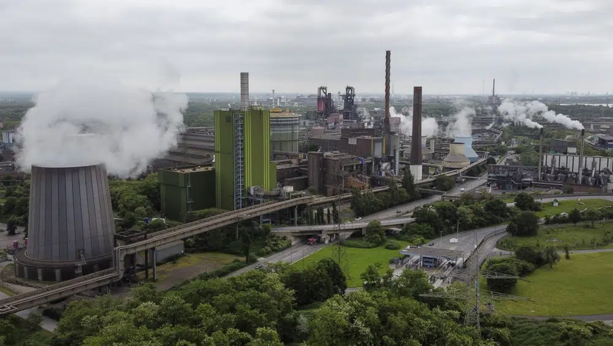 A steel mill of Germany's biggest producer Thyssenkrupp Steel Europe is under steam in Duisburg, Germany, 23 May 2023. Photo: Martin Meissner / AP Photo