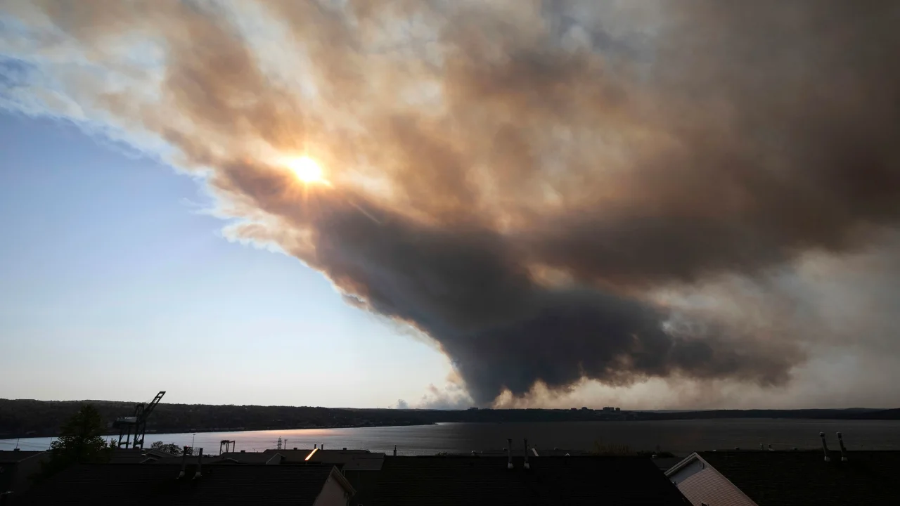 A thick plume of smoke wafts from an out-of-control fire that engulfed multiple homes in Halifax, Nova Scotia, on Sunday, 28 May 2023. Photo: Kelly Clark / The Canadian Press / AP