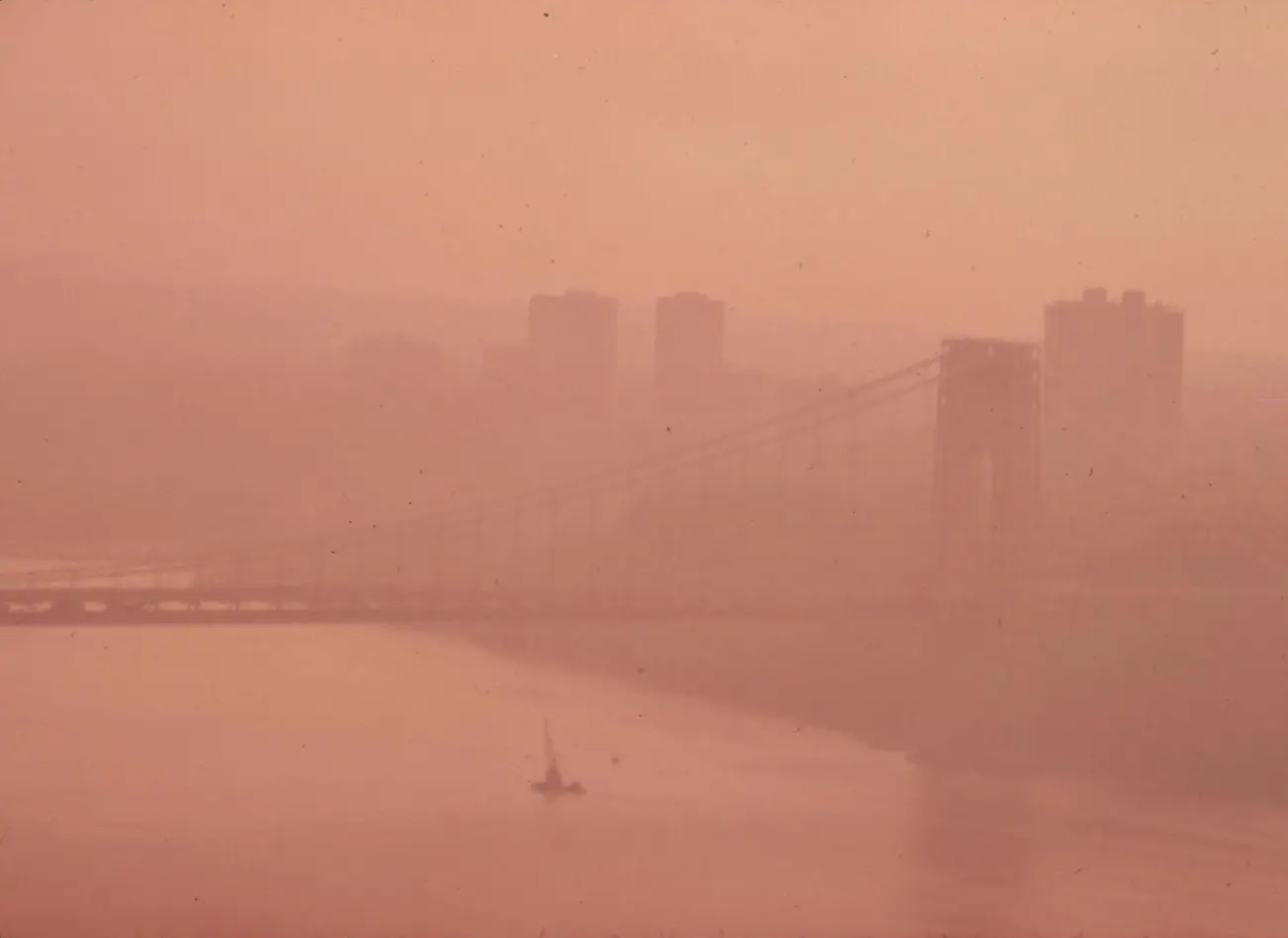 The George Washington Bridge over the Hudson River in the 1960s, before the Clean Air Act. Photo: Chester Higgins / EPA