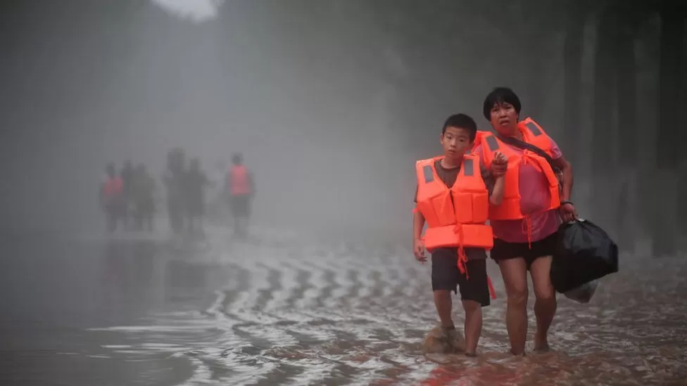 Trapped people are evacuated at flood-hit Tazhao village on 1 August 2023 in Zhuozhou, Hebei Province of China. Rescue and relief efforts were underway after heavy rains triggered floods in Zhuozhou. Photo: Getty Images