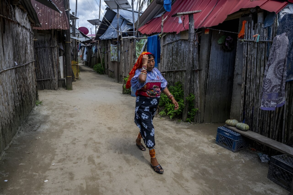 A woman walks on a path through the Panamanian island of Carti Sugdupu. Human Rights Watch says the island has “no room to expand homes or for children to play”. Photo: Luis Acosta