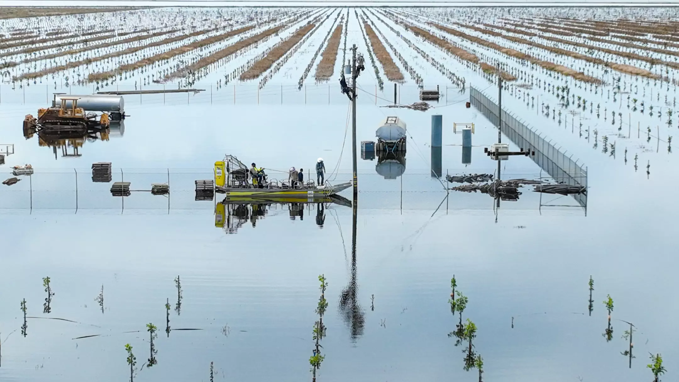 PG&E crews travel by airboat to decommission power poles in a flooded pistachio orchard in Tulare Lake. Photo: Robert Gauthier / Los Angeles Times