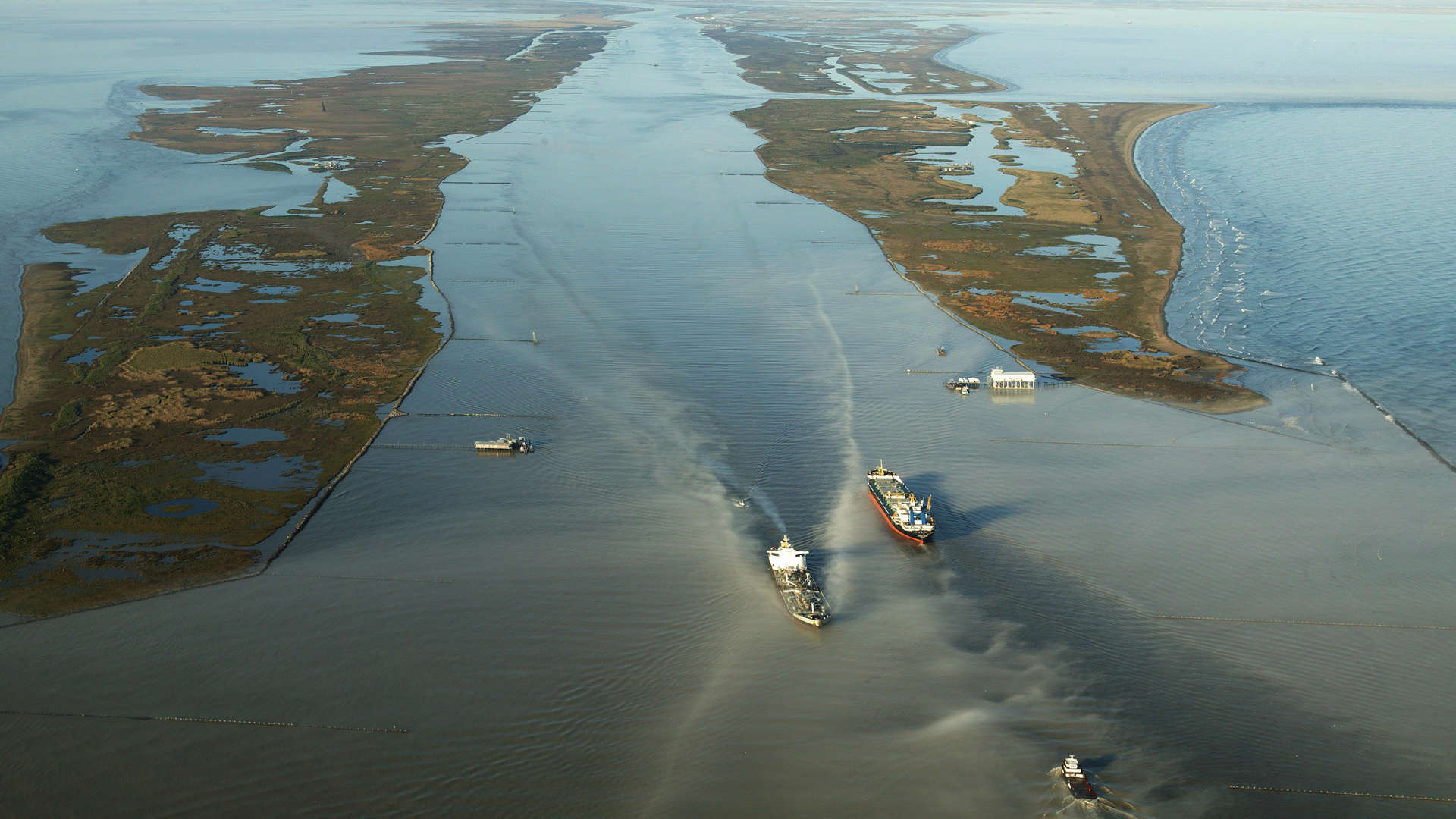 Aerial view of two large ships traveling on a drought-stricken Mississippi River. Photo: Philip Gould / Getty