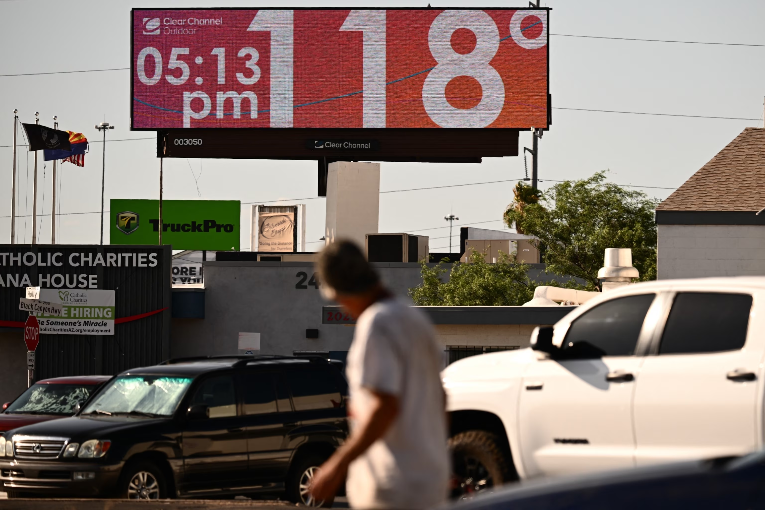 A billboard displays a temperature of 118 degrees during a record heat wave in Phoenix, 18 July 2023. Photo: Patrick T. Fallon / AFP / Getty Images