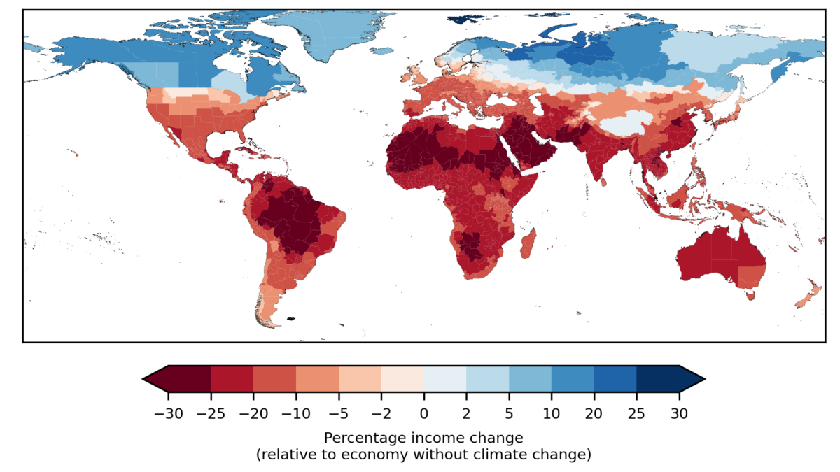 Map showing projected income changes in 2049 compared to an economy without climate change. Income changes are committed in the sense that they are caused by historical emissions. Photo: Kotz et al., 2024 / Nature