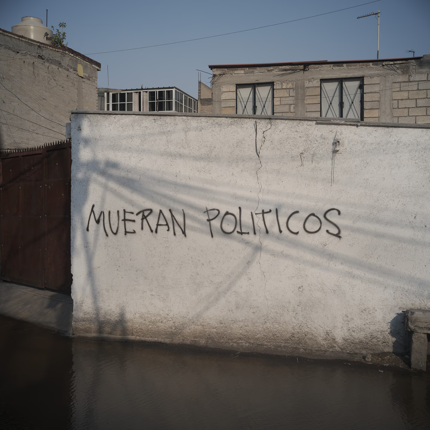 Graffiti that reads “die, politicians” near a water leak in Xochimilco, Mexico City. Xochimilco, a working-class neighborhood, receives water only on Fridays and Mondays for around five hours — about 1 a.m. to 6 a.m. — because of that area’s limited water supply. Photo: Luis Antonio Rojas / The Washington Post