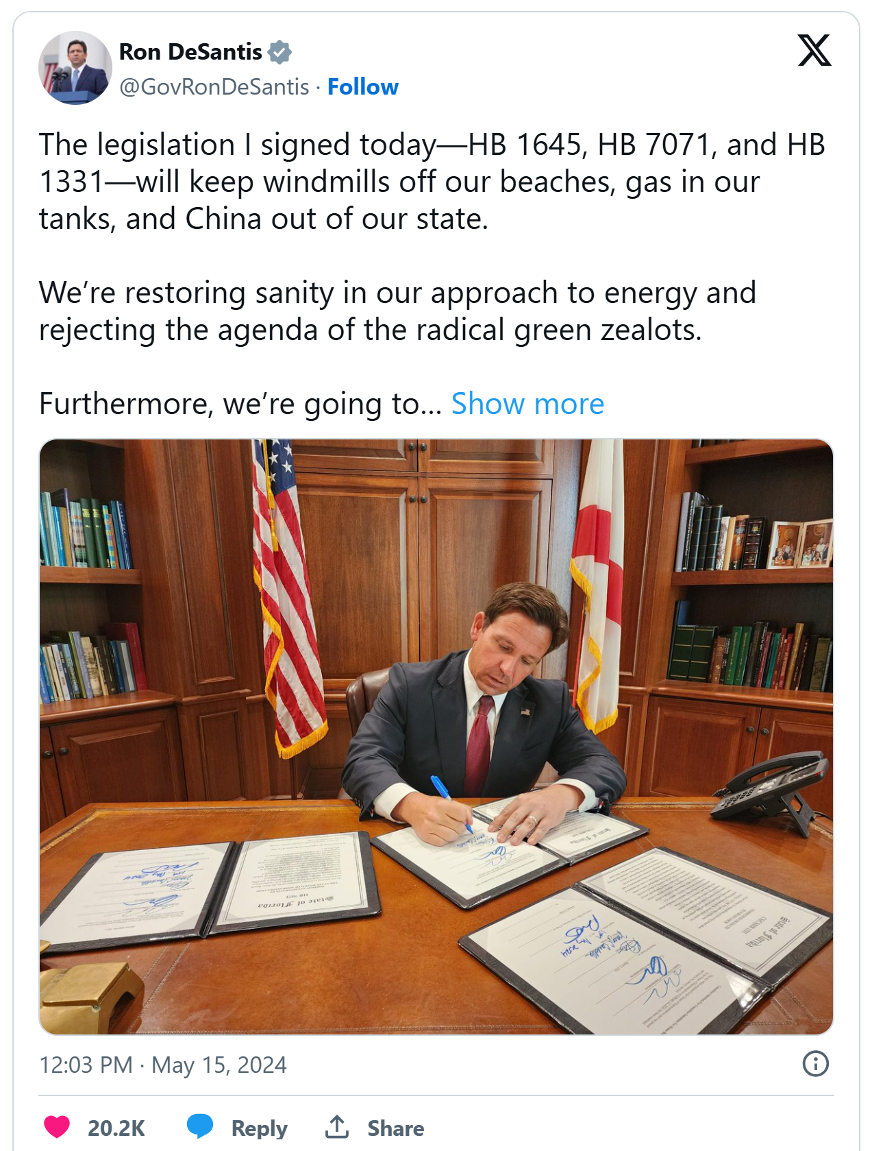 Screenshot of a Twitter (X) post showing a photo of Gov. Ron DeSantis signing legislation that erases the words “climate change” from state statutes on 15 May 2024. Photo: Ron DeSantis / UPI