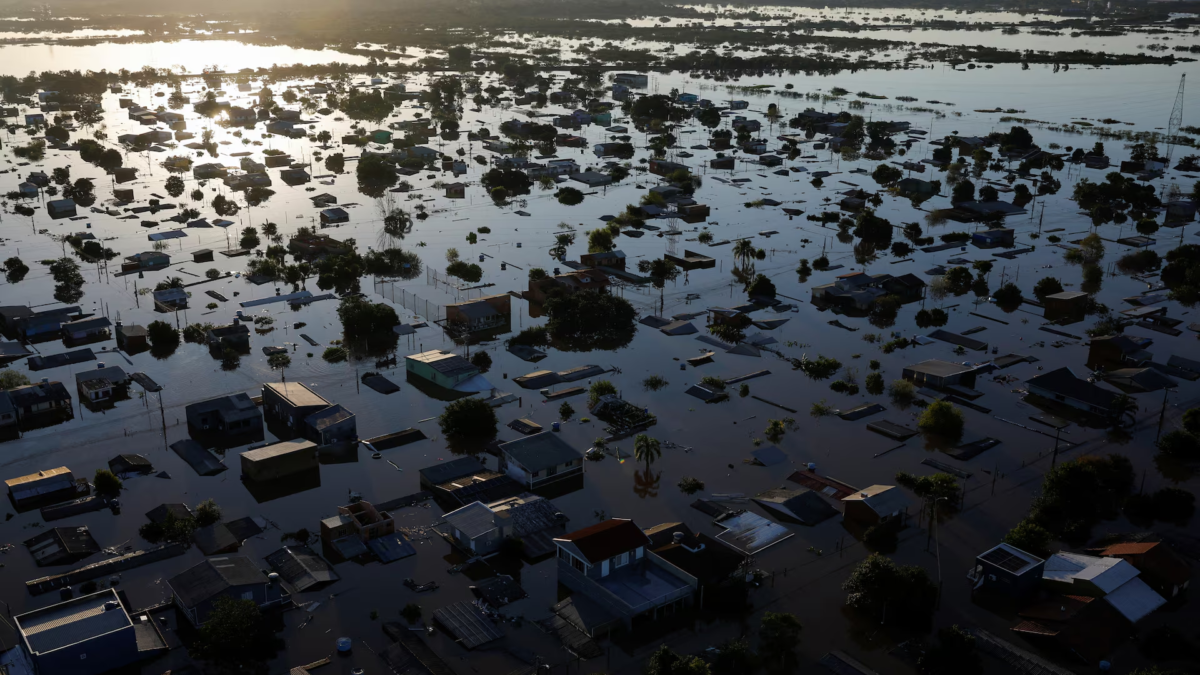 Aerial view of flooded houses in Canoas, in Rio Grande do Sul, Brazil, 6 May 2024. Photo: Amanda Perobelli / REUTERS