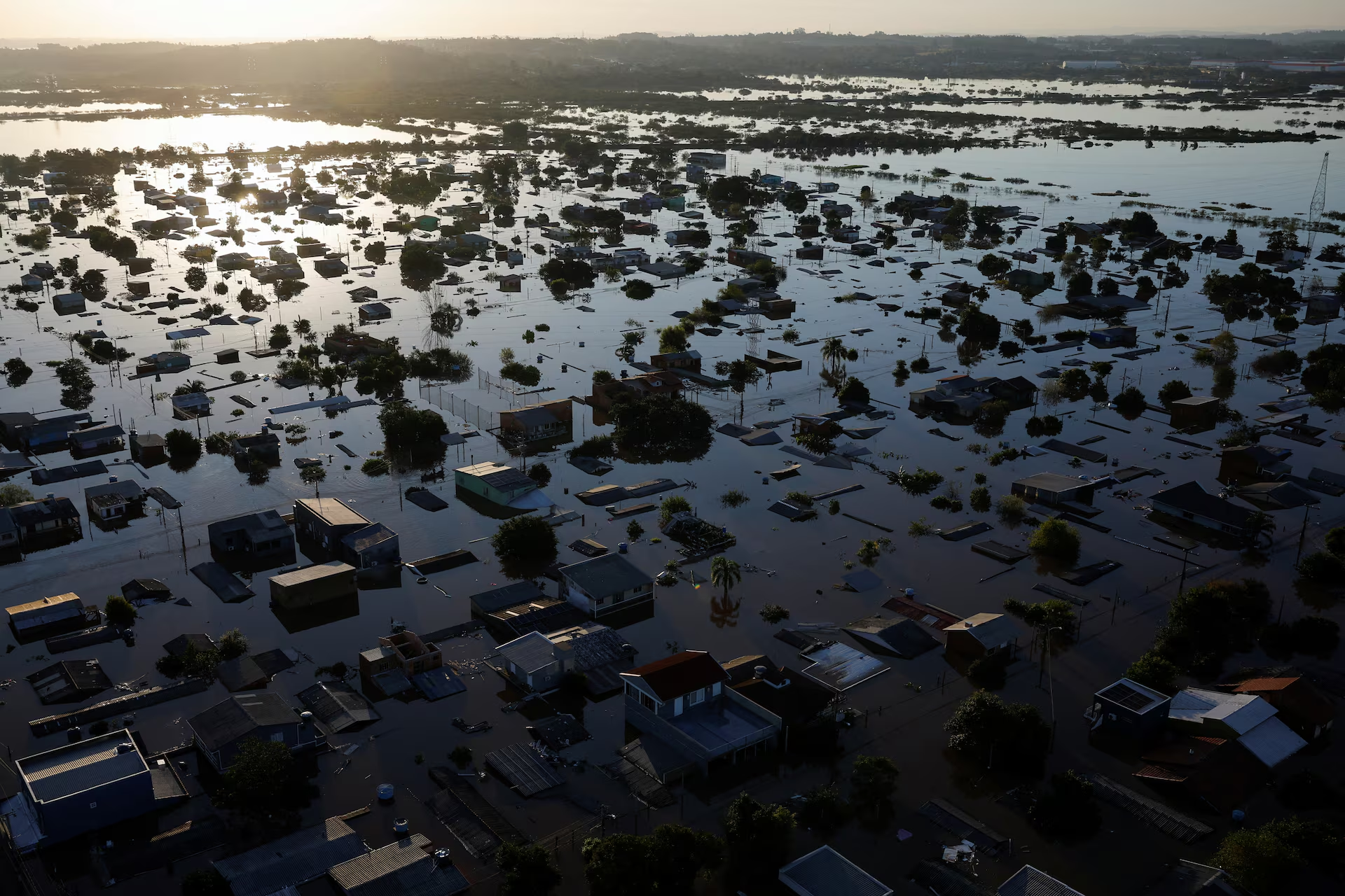 Aerial view of flooded houses in Canoas, in Rio Grande do Sul, Brazil, 6 May 2024. Photo: Amanda Perobelli / REUTERS