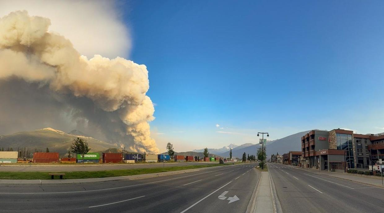 Smoke rises as wildfires burn in Jasper National Park, Alberta, Canada on 24 July 2024. Photo: Jasper National Park / Anadolu / Getty Images