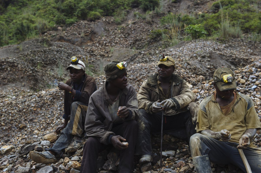 A group of artisanal miners sit at the D23 cassiterite mining site in South Kivu province in the east of the Democratic Republic of the Congo on 4 April 2015. Photo: Phil Moore / Global Witness