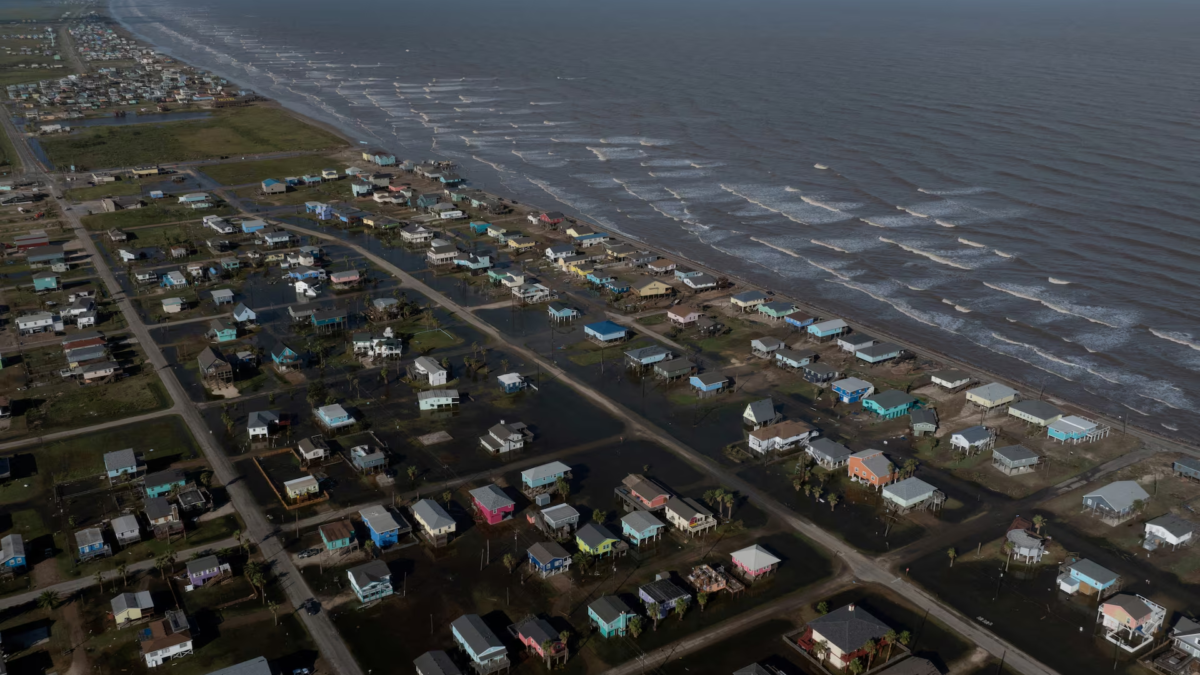 A drone view shows flood waters surrounding homes in the aftermath of Hurricane Beryl in Surfside Beach, Texas, U.S., 8 July 2024. Photo: Adrees Latif / REUTERS