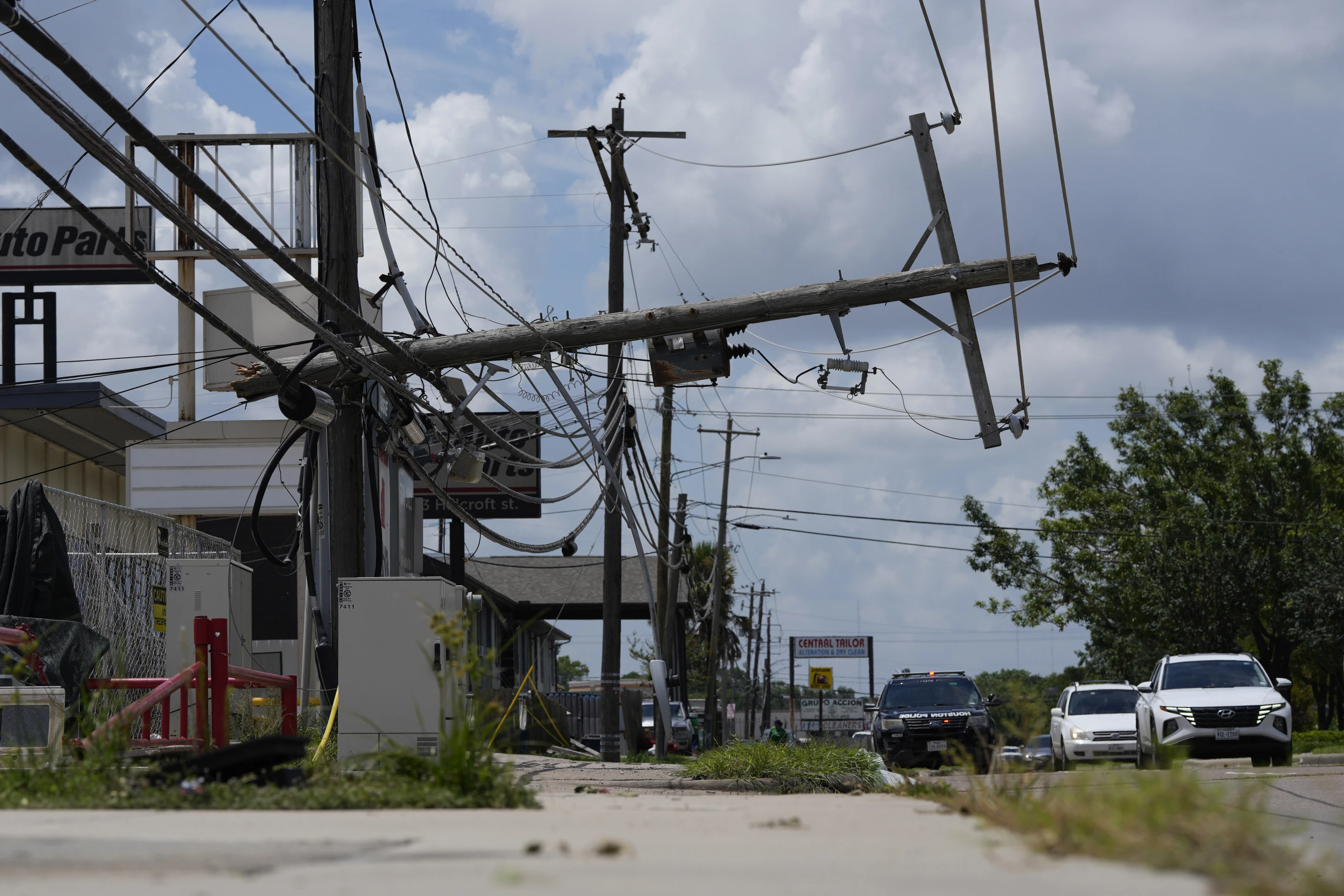 Traffic is directed around a downed power line in Houston, Tuesday, 9 July 2024. After Hurricane Beryl slammed into Texas, knocking out power to nearly 3 million homes and businesses it moved east and weakened to a tropical depression. Photo: Eric Gay / AP Photo