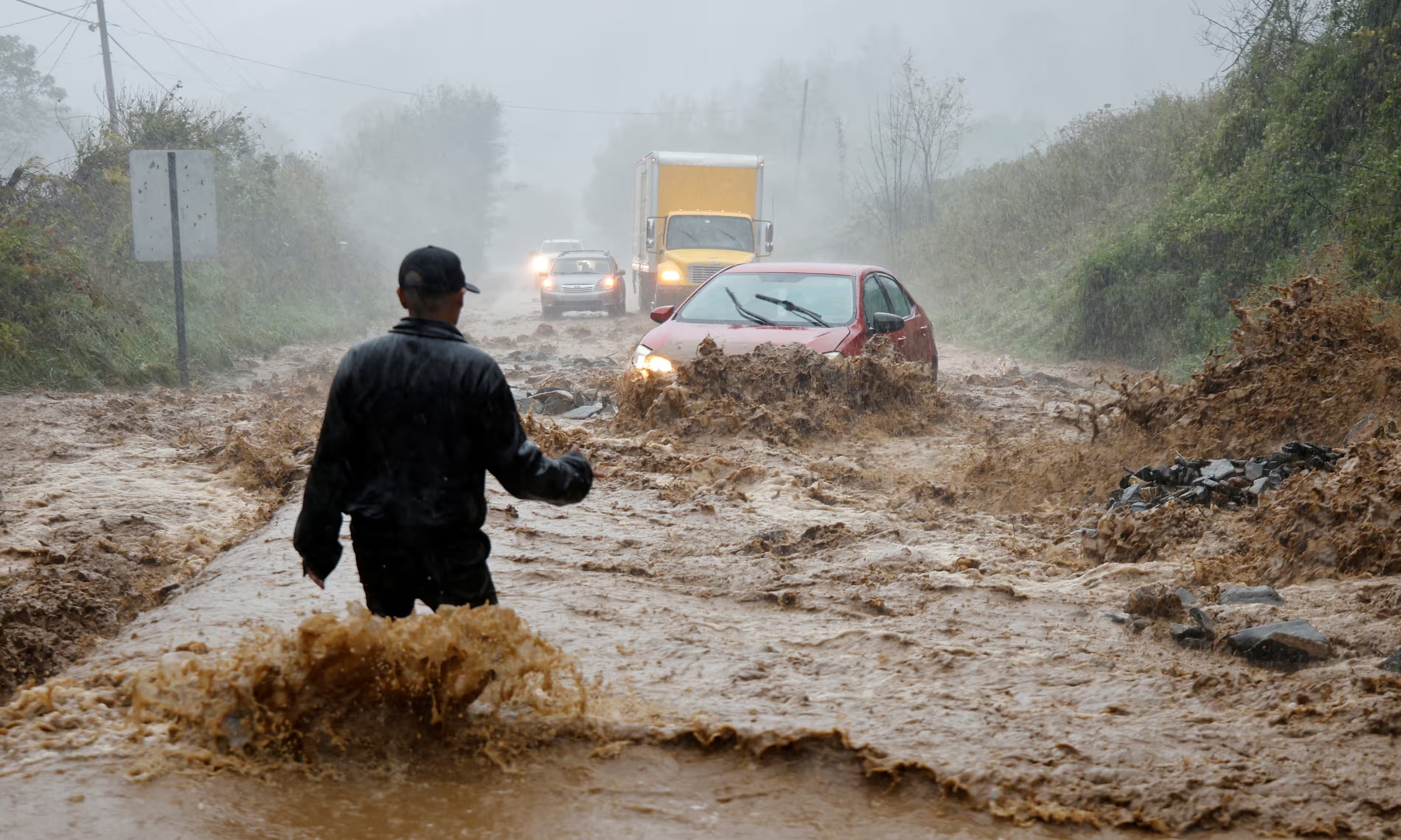 A resident helps free a stranded car as Hurricane Helene strikes Boone, North Carolina. Photo: Jonathan Drake / Reuters