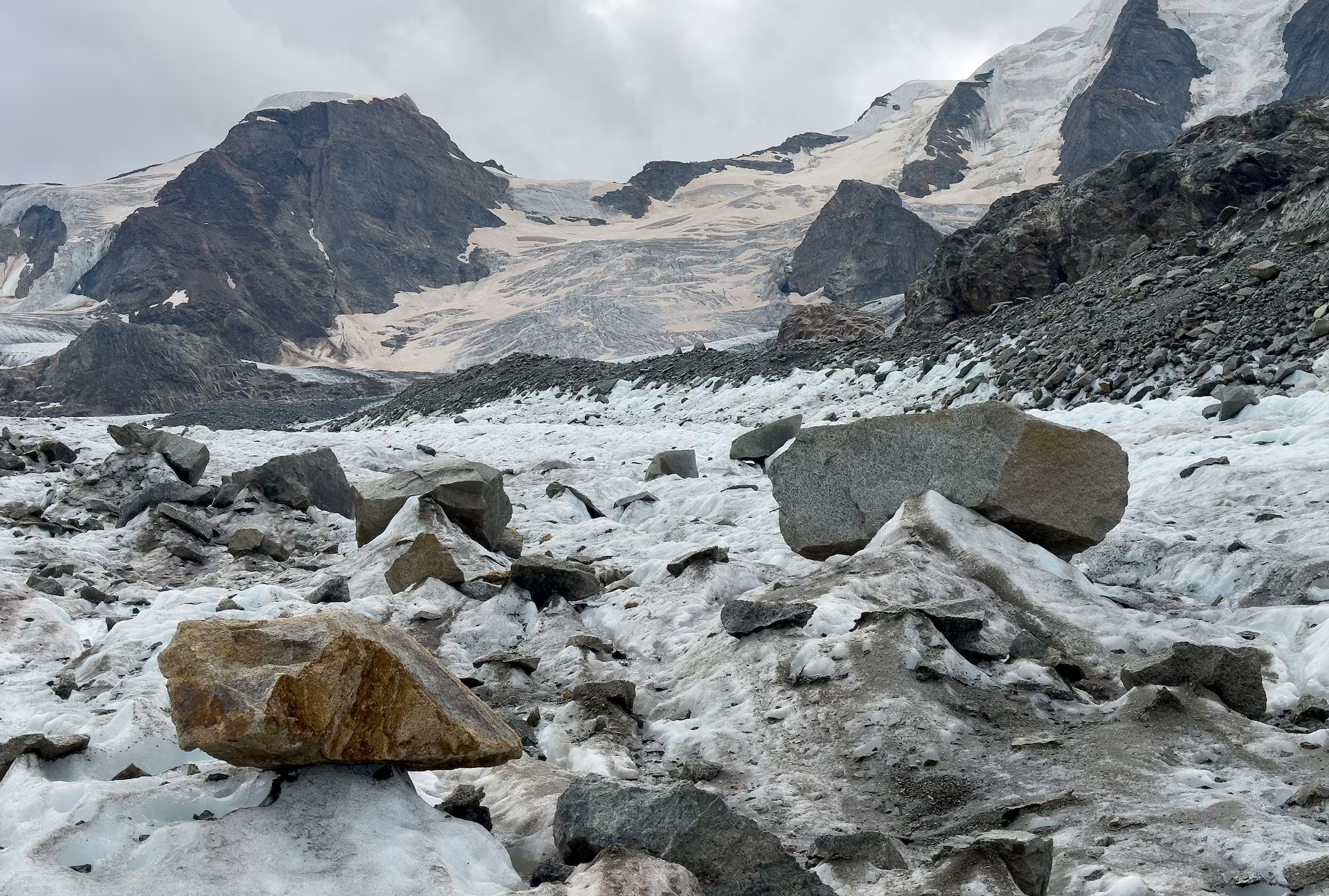 Rocks are pictured on the Pers Glacier amid climate change, in Pontresina, Switzerland, 3 September 2024. Photo: Denis Balibouse / REUTERS